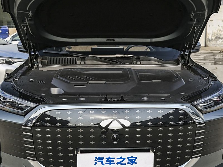 7-местный кроссовер Chery с расходом 1,3 л/100 км, запасом хода до 1200 км и 306 л.с.&nbsp; &mdash; всего 15 тыс. долларов. Стартовали предпродажи Chery Fulwin T9